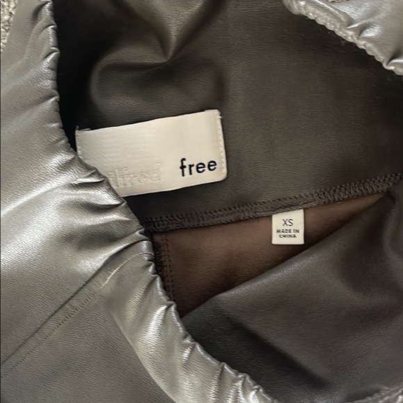 Aritzia Wilfred Free Daria Green Leather Leggings - Picture 3 of 3